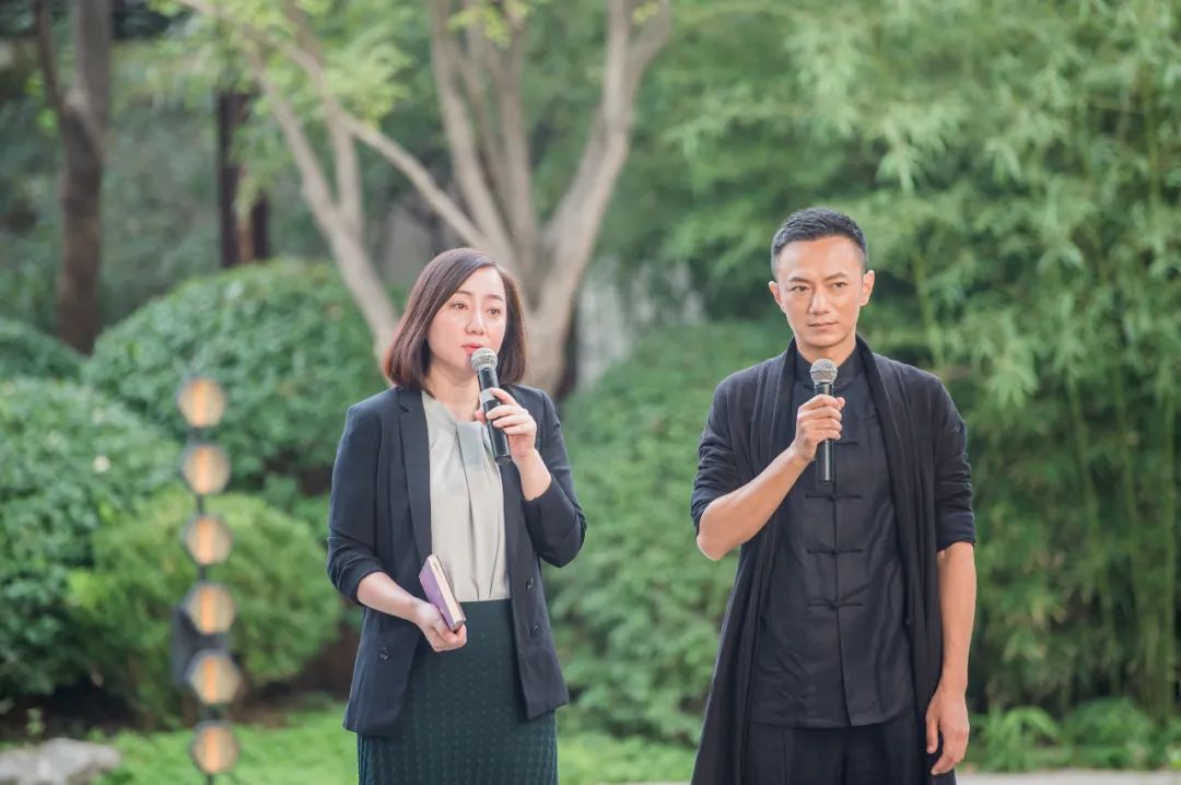 在天津的深秋季节,《阅读大会》走进"松间书院",主持人宏海与南开大学