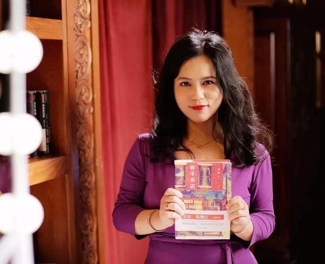 正文  一家书店即将关张,一位阿婆出手相救……这是一个温暖的故事,亦