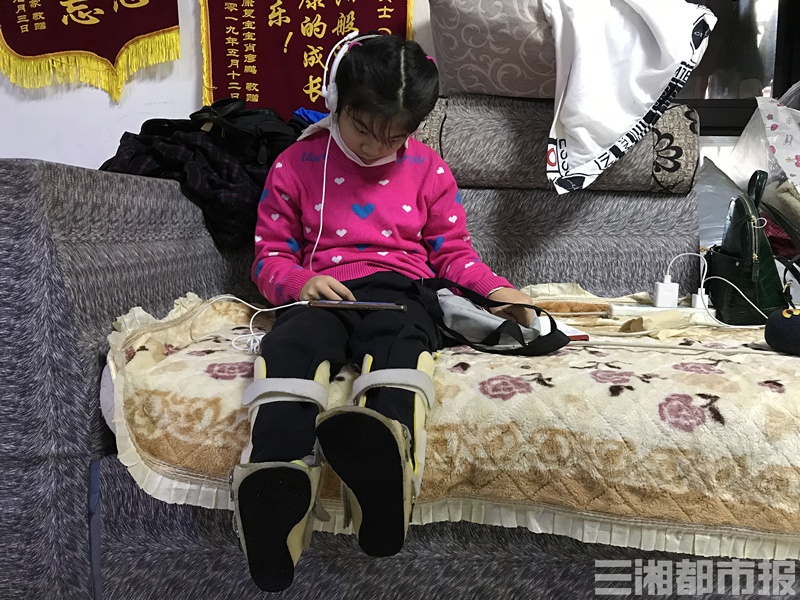 坚持自学,脑瘫女孩有个读书梦