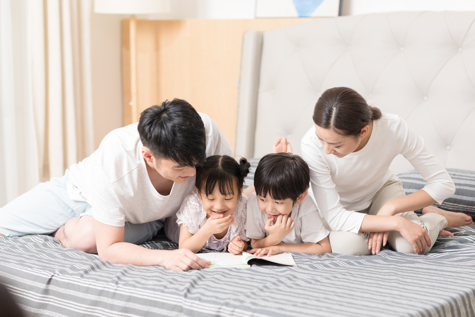 家长再忙也要坚持给孩子讲故事不仅孩子喜欢还能助其成长