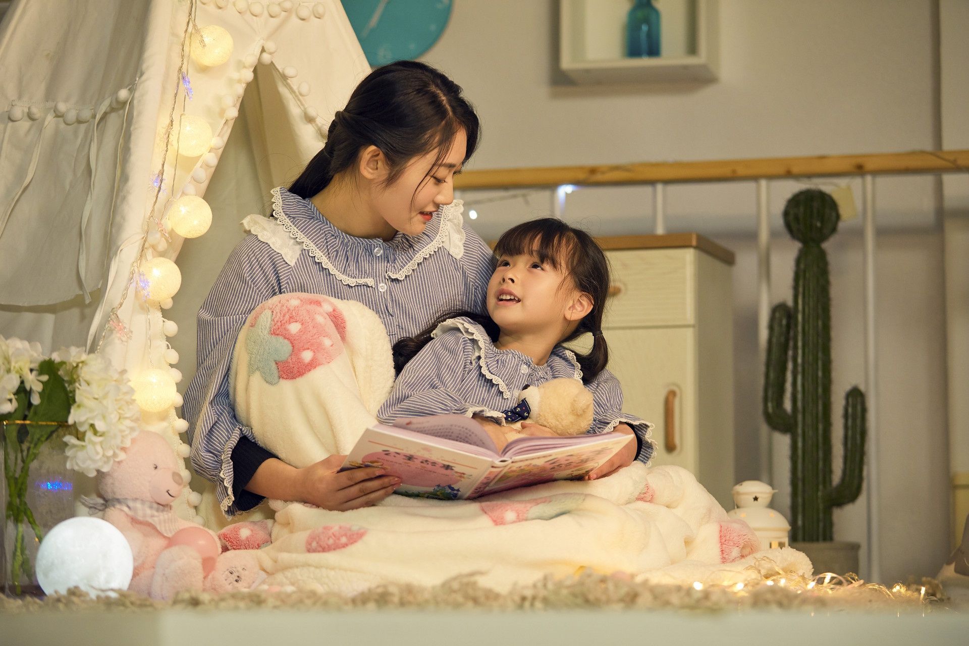 【小贴士】*给孩子讲睡前故事不要局限于一位家长,可以爸爸妈妈轮流来