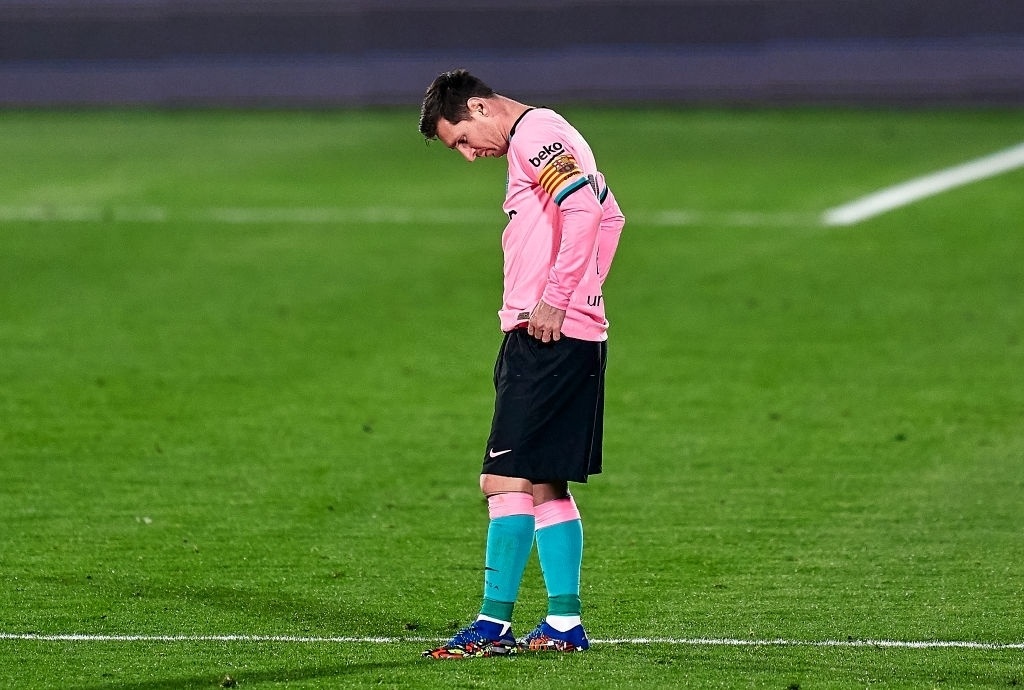 梅西罕见持续低迷,低头叉腰一幕再次上演!