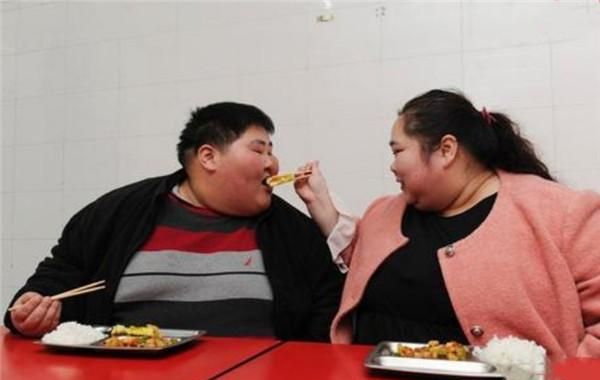 800斤小伙在睡梦中去世,死因却不是肥胖,母亲得知真相自责痛哭休闲区蓝鸢梦想 - Www.slyday.coM