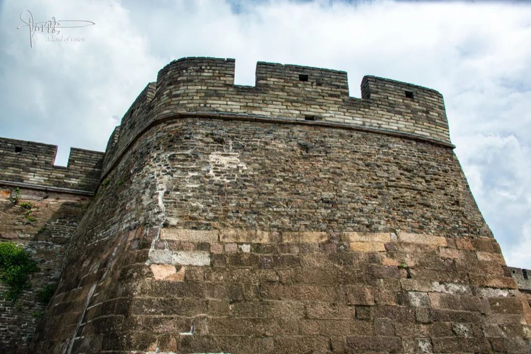 这座古城墙被誉为是北方长城的范本它的马面至今保存完好