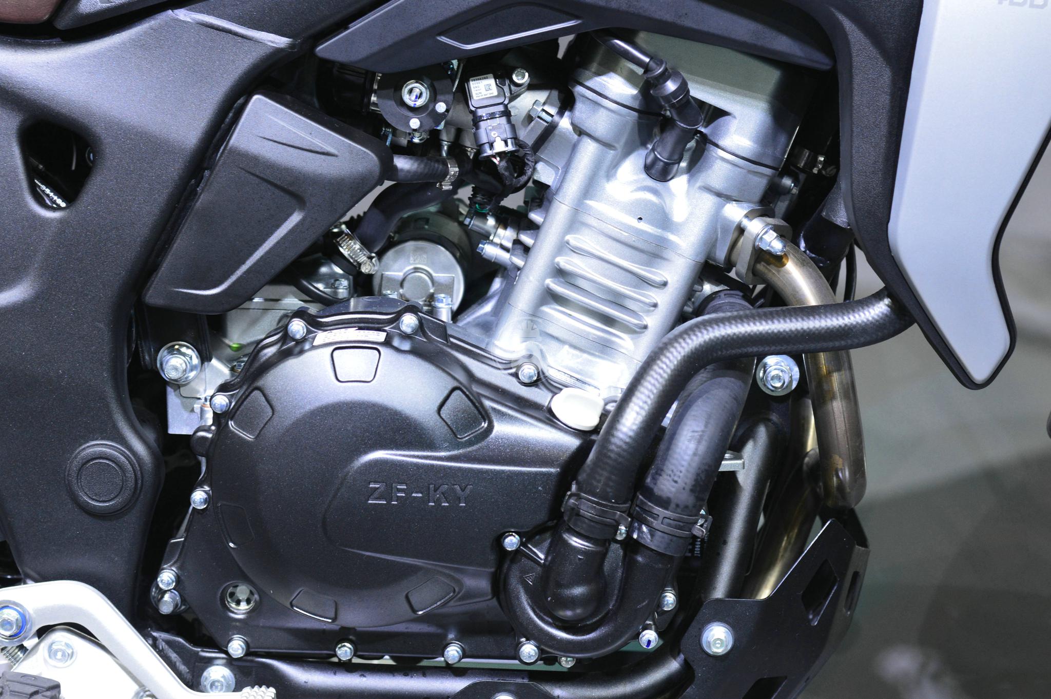 发动机是我们非常熟悉的,宗申tc380异步双缸水冷发动机,最大功率27kw