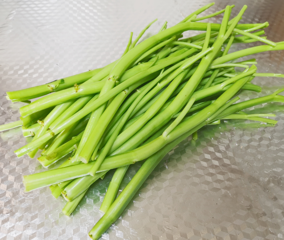 豆豉剁椒炒空心菜梗子最普通的菜最普通的做法却美味依旧