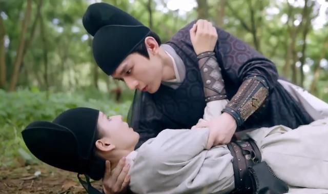 少年的程若鱼与李炎亲近后说曾经的他,臣不认识,但现在,他在臣心中是