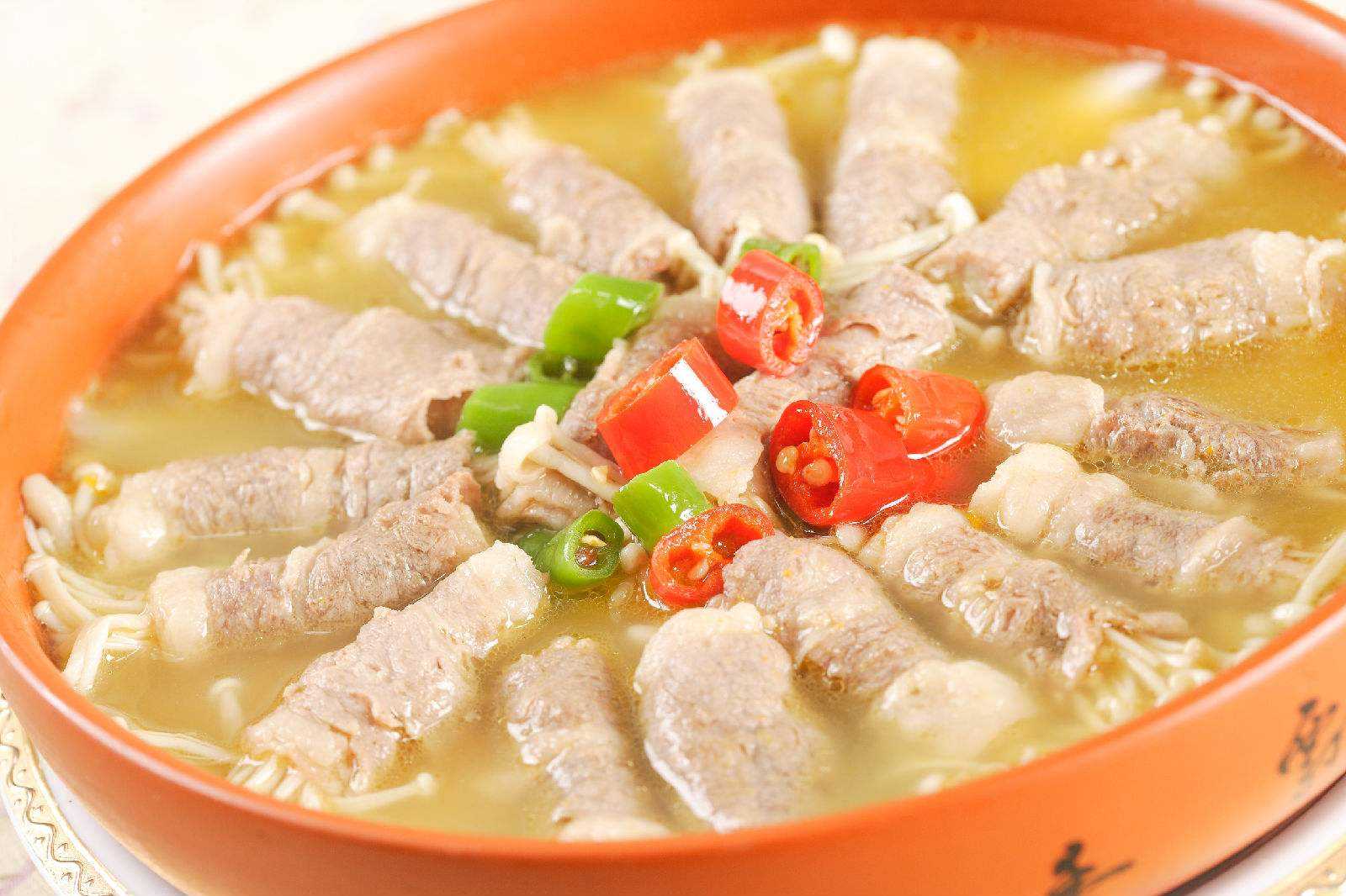 金针菇和肥牛是绝配,鲜香美味嫩滑,比火锅还好吃,超级下饭哦