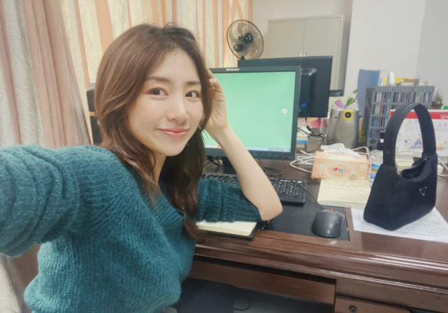 去年3月,周捷为邹凯生下一子.