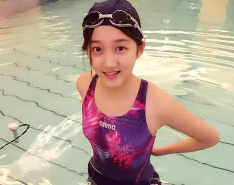 看了关晓彤的泳衣照,再看热巴的,网友:鹿晗眼光"真独特"