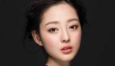 她在《丑女无敌》中饰演董迎迎, 年仅26岁因病去世,惋惜