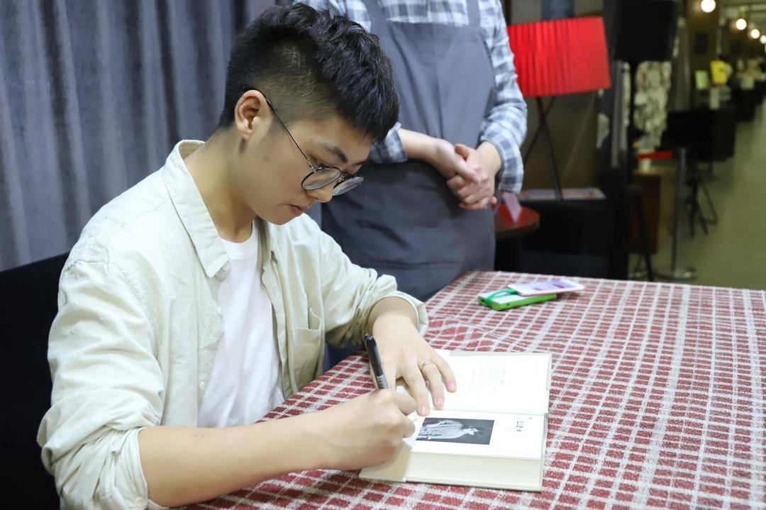 唐映枫携新书《六日改》来宁:我只是诚实地表达自己的钝感