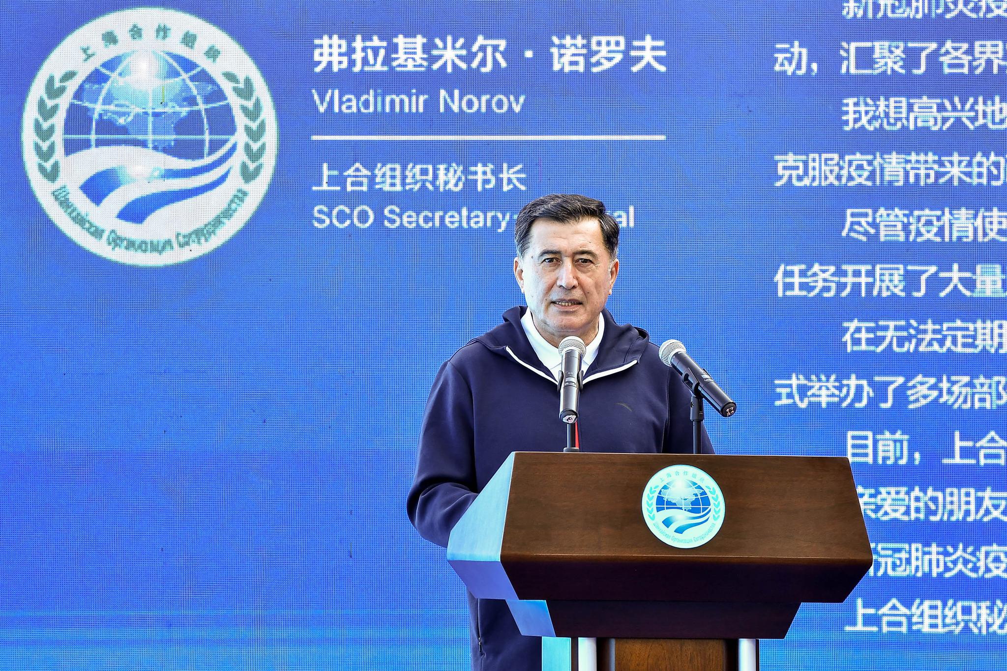 上海合作组织秘书长诺罗夫在新闻发布会上讲话.新华社记者陈益宸摄
