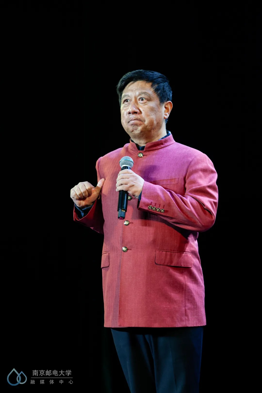 曲艺名家新秀送欢笑到基层专场演出在南京邮电大学举行