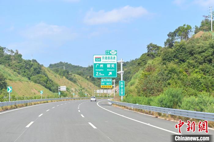 广东惠清高速公路通车两市车程缩短至15小时