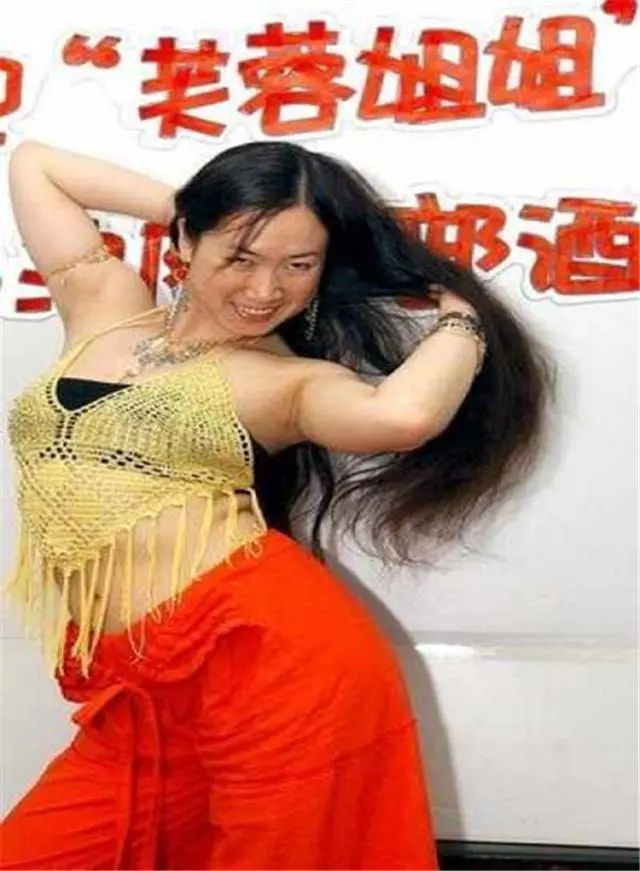 43岁的芙蓉姐姐已是资产过亿的单亲妈妈了啊