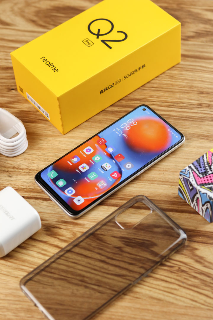 将65w闪充和素皮打到千元的开拓者realme真我q2pro评测