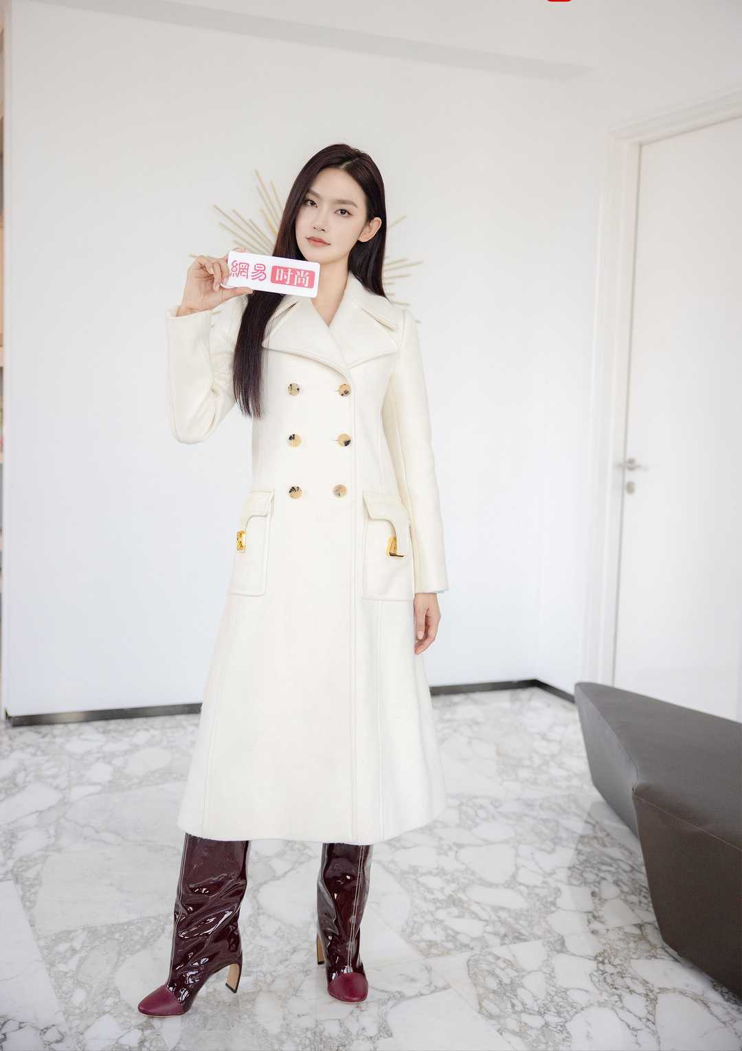 霍思燕不做穿搭博主浪费了,快40岁超会打扮,短裙 长靴超级美