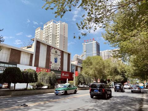 高原兵城格尔木,进藏之前的天高云淡,盐湖雅丹一个不少