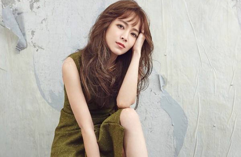 昆凌晒图被指抄袭侯佩岑,周杰伦前任女友回应,被赞情商高