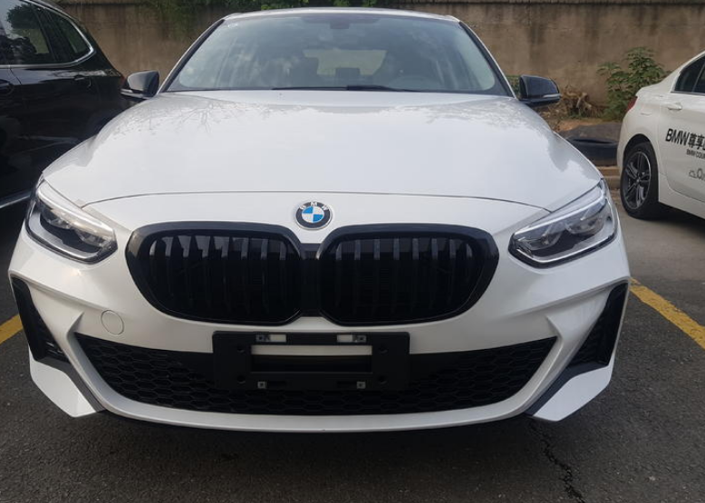 2021款宝马1系m运动曜夜版到店轴距2670mm配中控锁2038万起