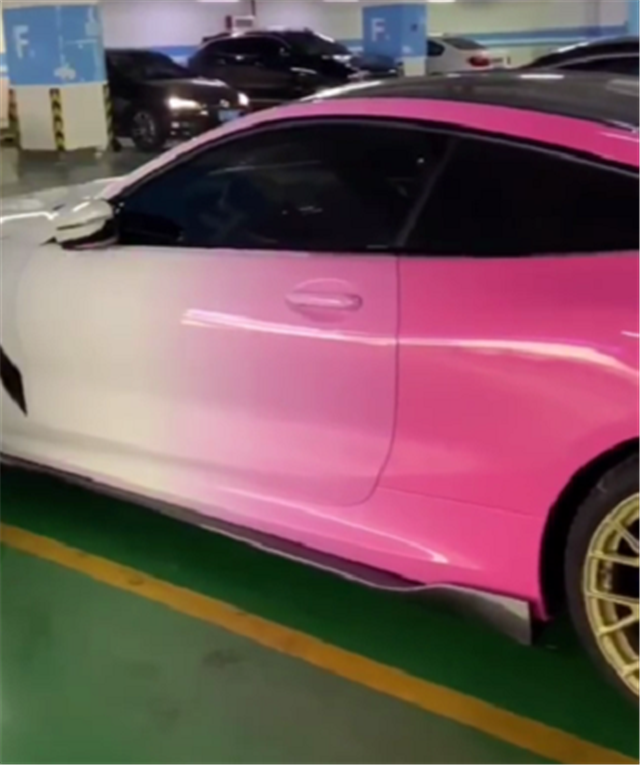 "渐变粉"宝马8系,大陆首台,贴膜花上千,回头率达5颗星