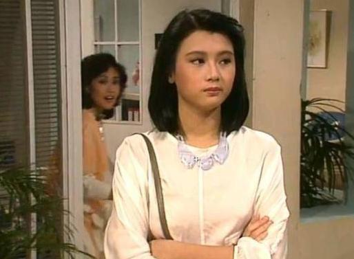 可能很多人非常陌生,但是她早期也是非常火的一名新加坡女演员,有着"