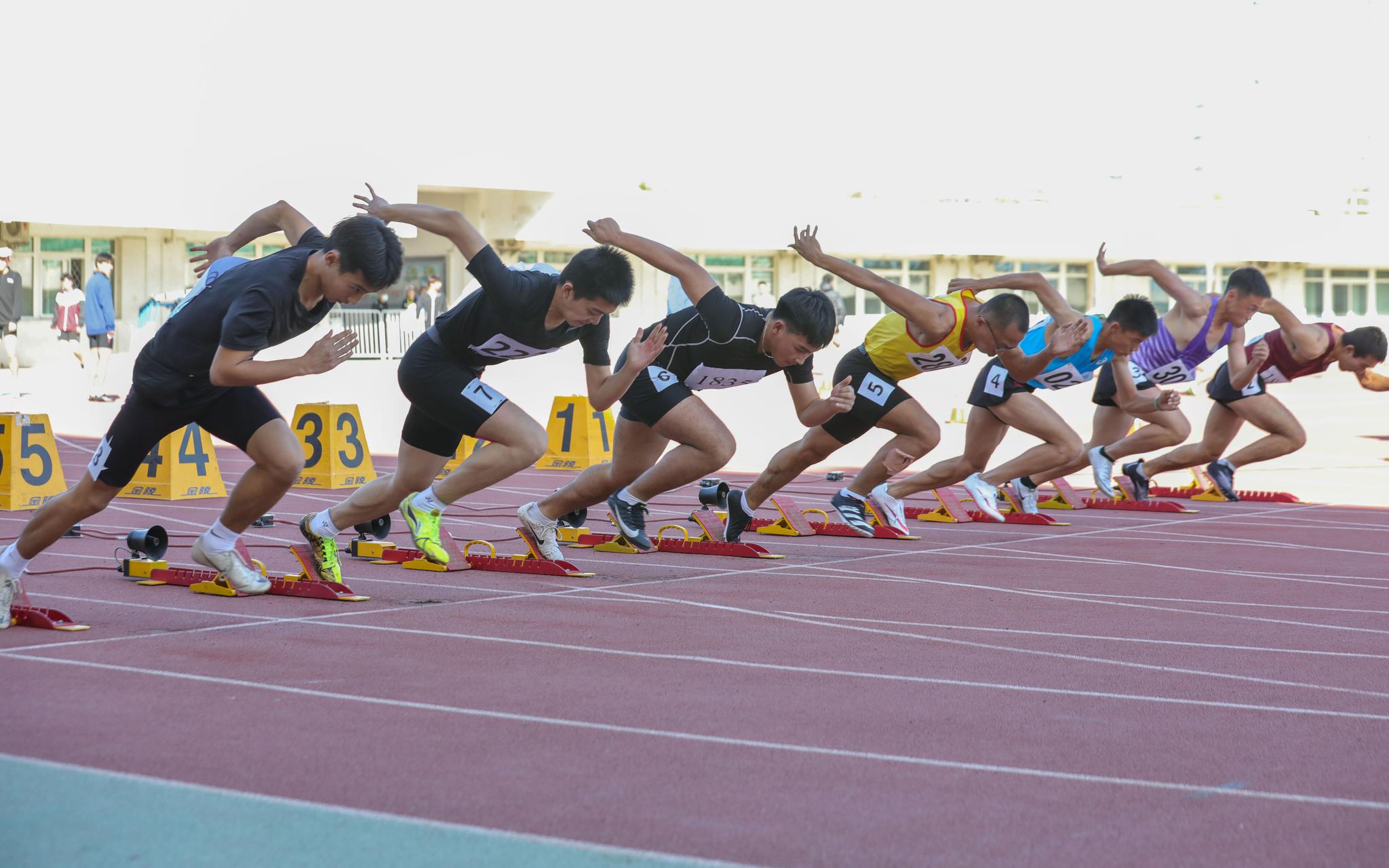 16个区900余名运动员参赛市青少年田径锦标赛落幕