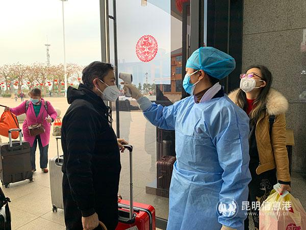 持续进行体温自动检测,邀请相关医药企业陆续开设口罩售卖便民服务点