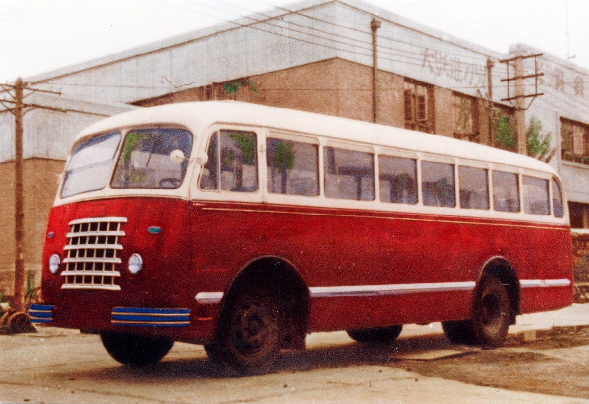1970年,汽车修理四厂试制成功bk640b型单机公共汽车,逐渐取代bk640"