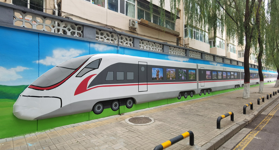 太原市万柏林区:快来看,这辆复兴号"开上"了文化墙