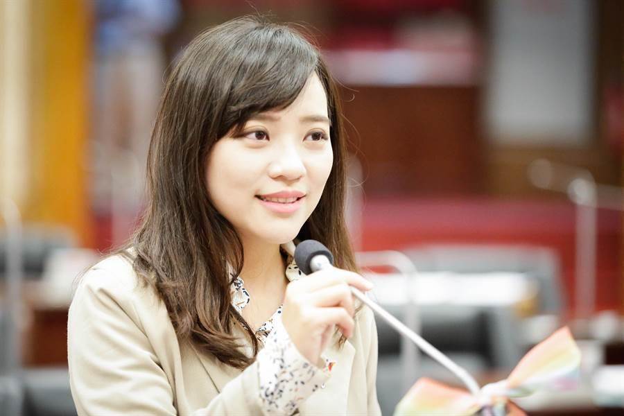 据台湾中时新闻网报道,前高雄市长韩国瑜被罢免后,罢免高雄市议员黄捷