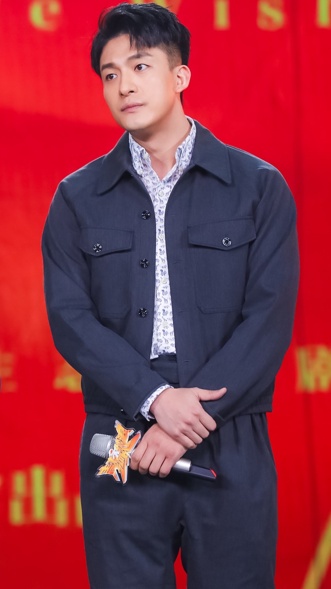 孙艺洲亮相芒果tv青春新芒品鉴会,休闲西装演绎绅士洒脱