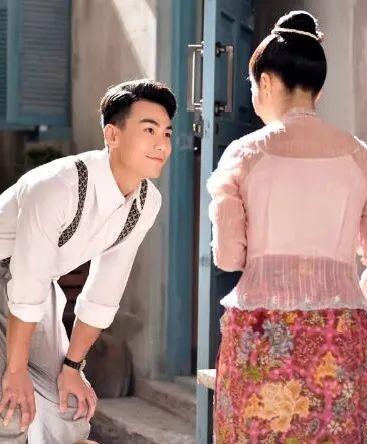 《芝麻胡同》是由刘家成执导,何冰,王鸥,刘蓓领衔主演,冯文娟,侯煜