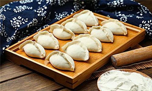 不过在此之前,皇后必须吃下一样东西,那便是"子孙饽饽",这是一道经典