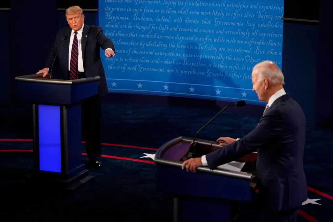 特朗普（左）与拜登电视辩论现场