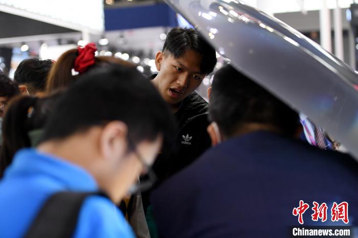 西安国际车展开幕 百余汽车、摩托车、房车品牌齐聚古都