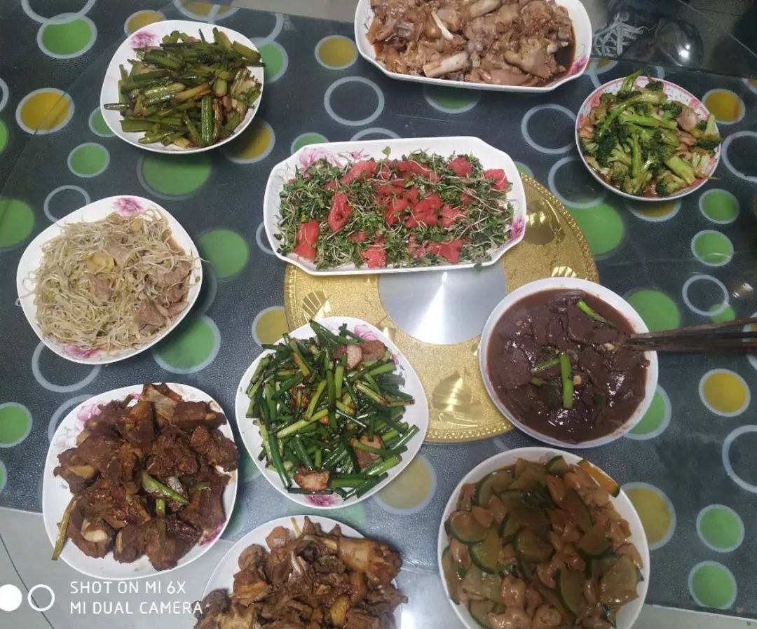 维吾尔族民族饮食与牛肉 库存图片. 图片 包括有 题头, 辣味, 食物, 肉饭, 洋葱, 东方, 牌照 - 184310203