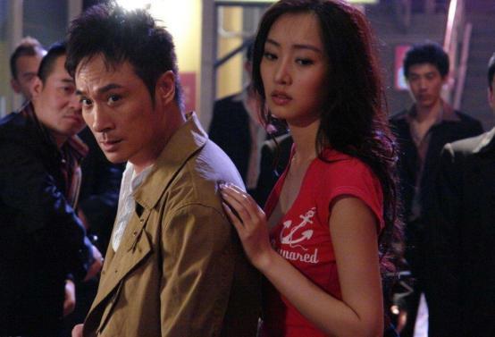 她与吴镇宇一见钟情结婚19年却十指不沾阳春水49岁活得像20岁