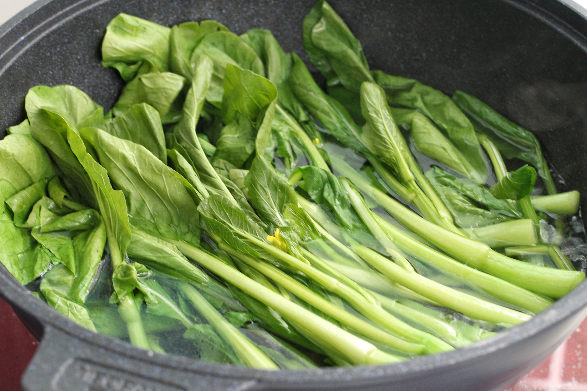 广式家常快手菜肴,色泽翠绿,口感鲜美,五分钟上桌比肉还受欢迎|菜心