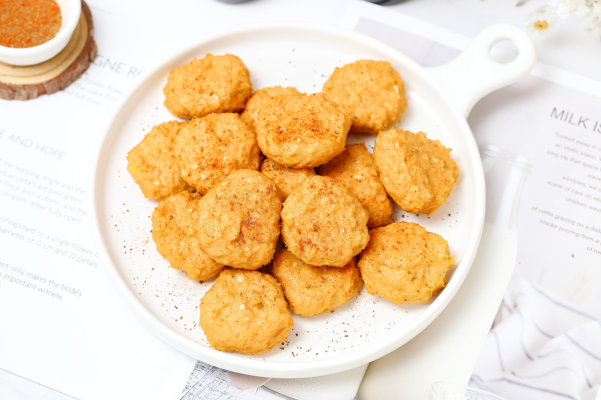 一块鸡胸肉加一个土豆,教你做低脂美味的麦乐鸡块,非油炸才健康