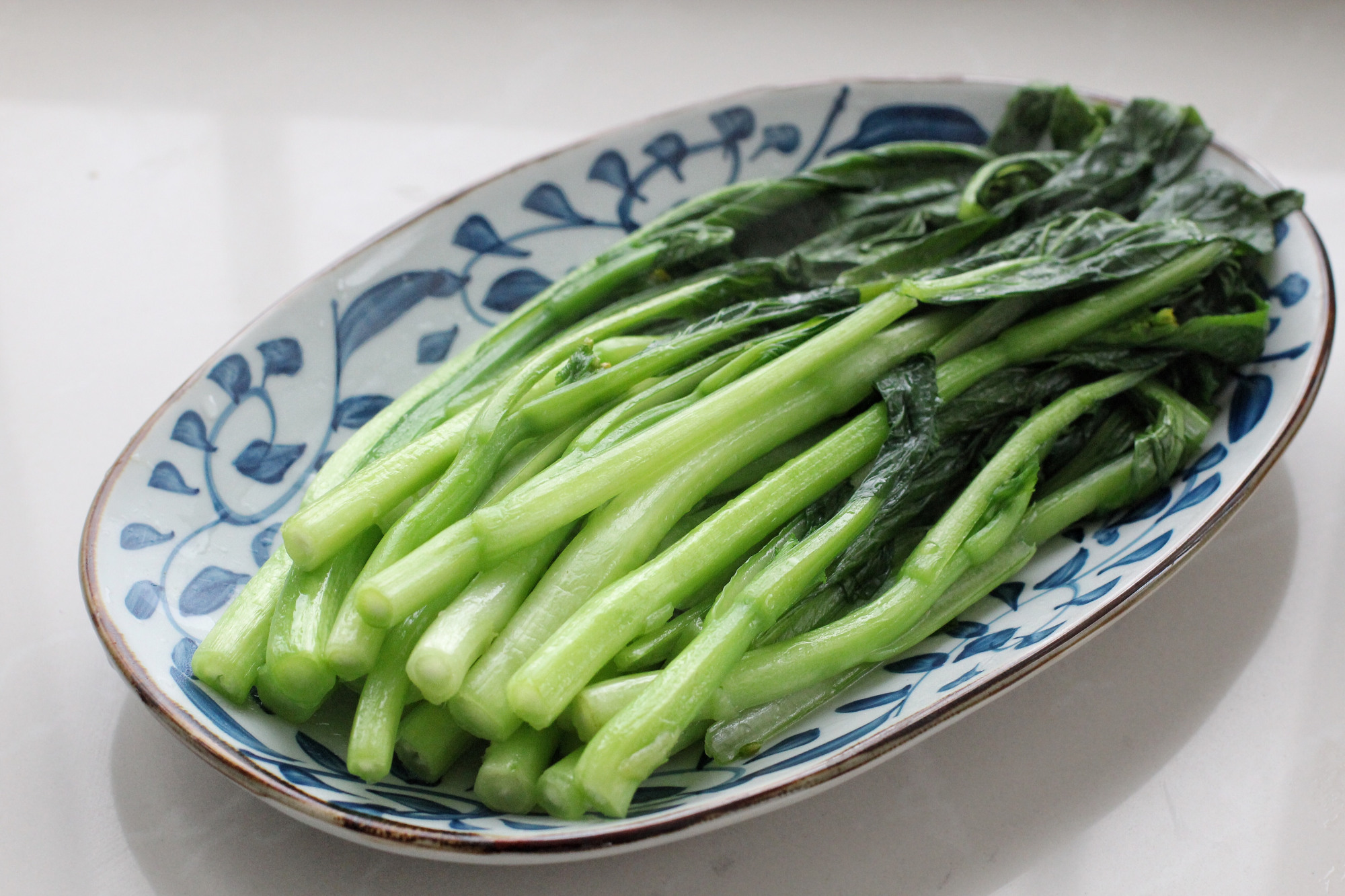 广式家常快手菜肴,色泽翠绿,口感鲜美,五分钟上桌比肉还受欢迎|菜心