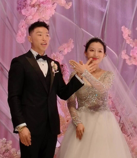 人生赢家青年相声演员朱云峰官宣妻子怀二胎三年抱俩让人羡慕