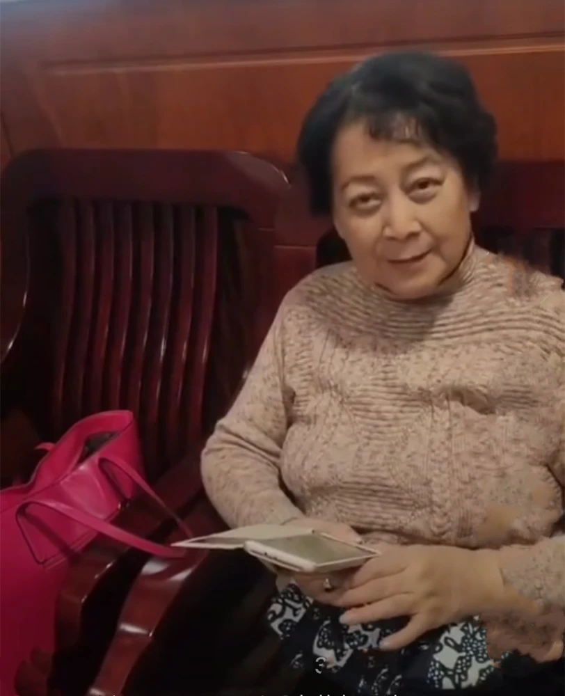 86版"观音"罕露面,77岁仍慈眉善目显年轻,儿女绕膝惹人羡|左大玢|观音