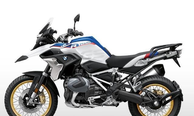 宝马这下稳了一箱油开300km1254cc水冷100kw功率21万值吗