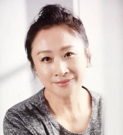 她是金牌配角,嫁给it精英生下1子,如今48岁婚姻生活很幸福|田玲|配角