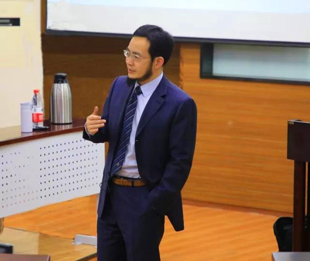 他高考落榜只能上专科,却在16年后成为清华教授,喜欢留络腮胡|何海波