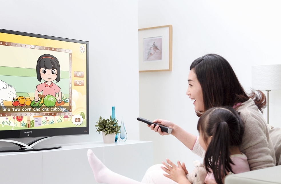 彤彤本身就是个"电视迷",有了宝宝之后,尽管与孩子一起看的多数都是