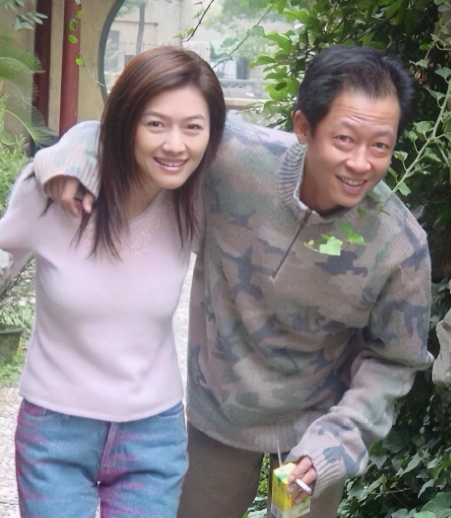 在这段短暂的感情里,田海蓉收获颇多,当时的王志文已在演艺圈叱咤风云