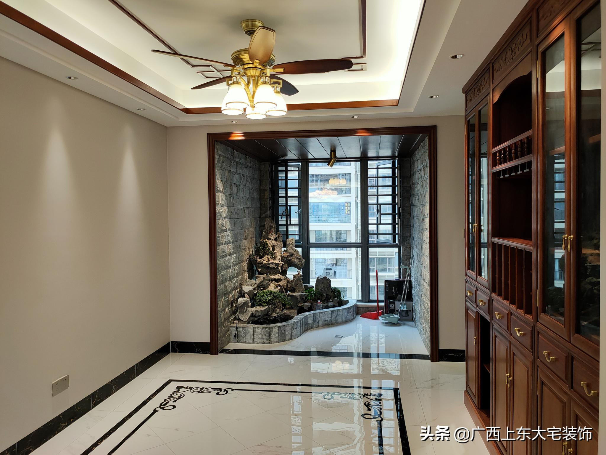 169平房子,80后老板花30万装修,全房红木家具让邻居惊艳